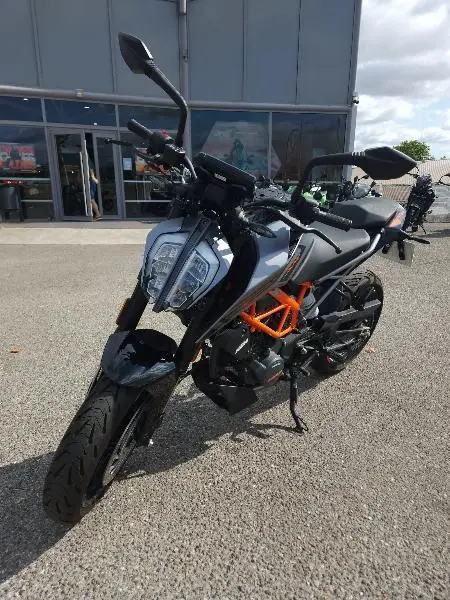125 DUKE ABS