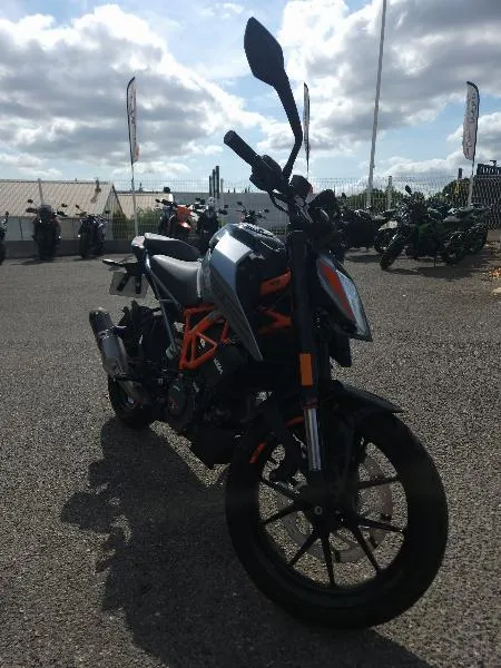 125 DUKE ABS