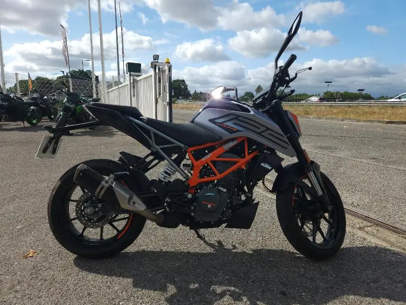 125 DUKE ABS