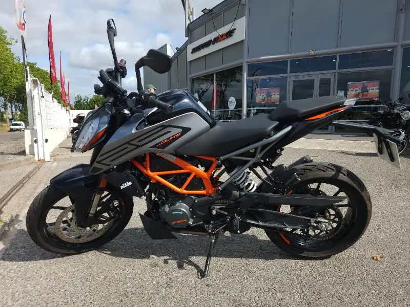 125 DUKE ABS
