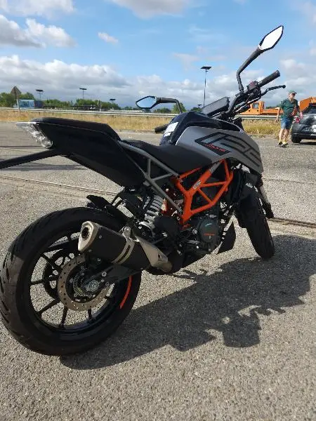 125 DUKE ABS