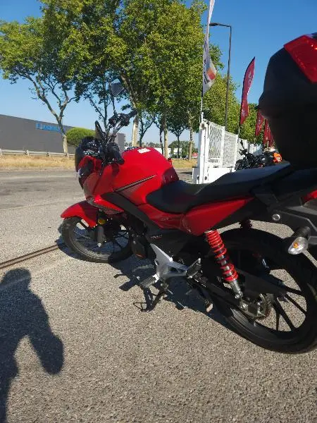 CB 125 F
