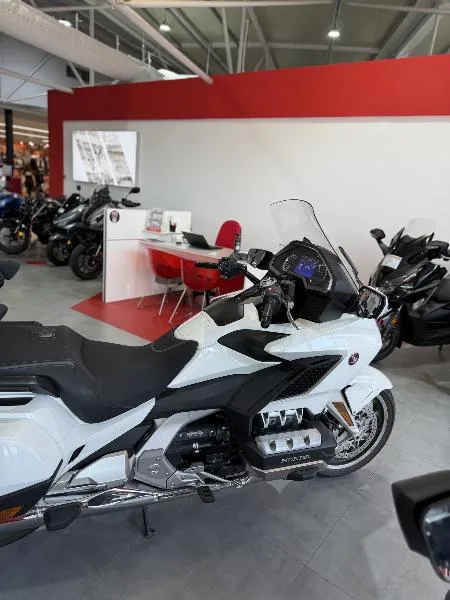 GL 1800 GOLDWING TOURING DCT