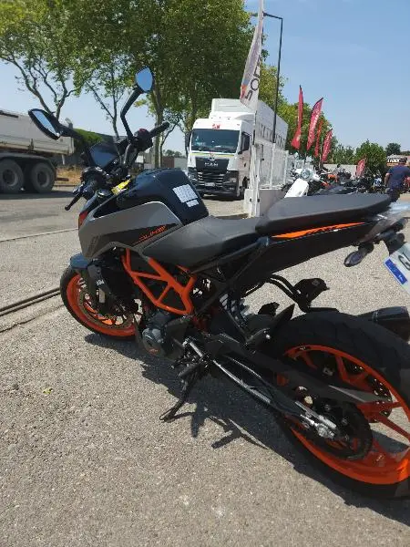 390 DUKE ABS