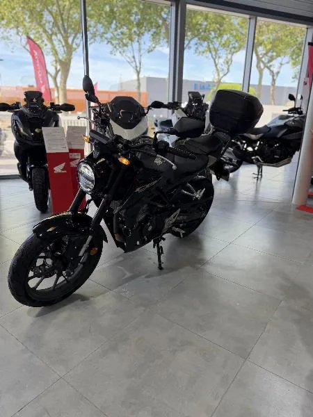 CB 125  R
