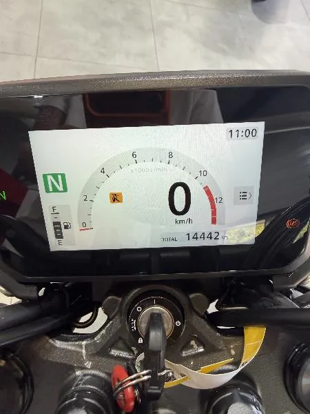 CB 125  R