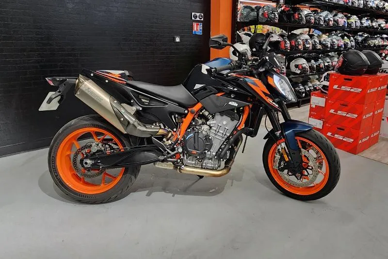 890 DUKE R