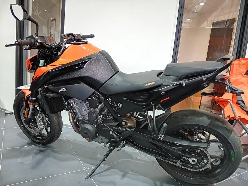 890 DUKE