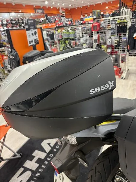 DL VSTROM 800DE