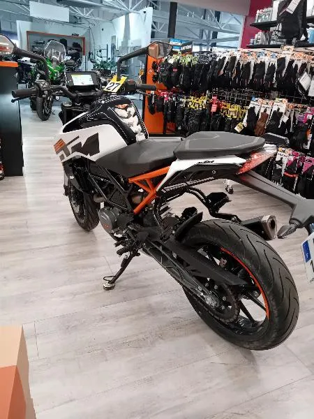 125 DUKE ABS