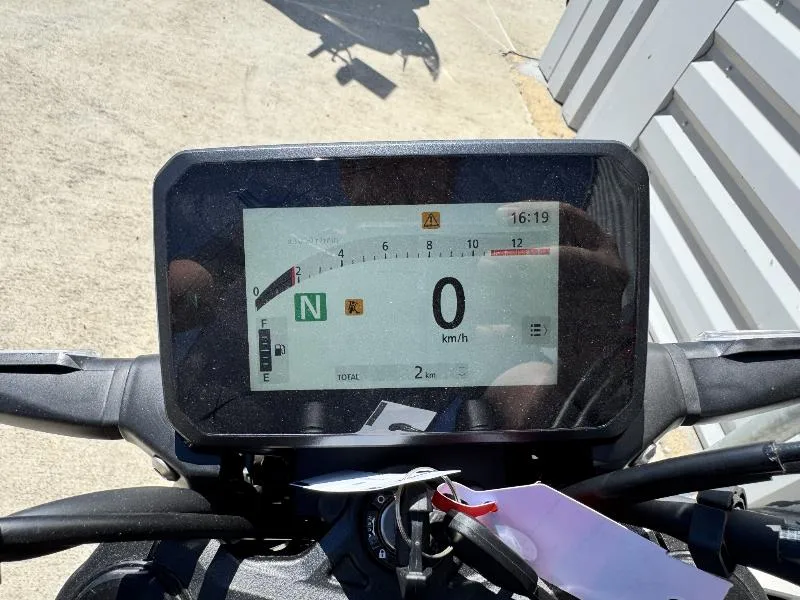 CB 125  R