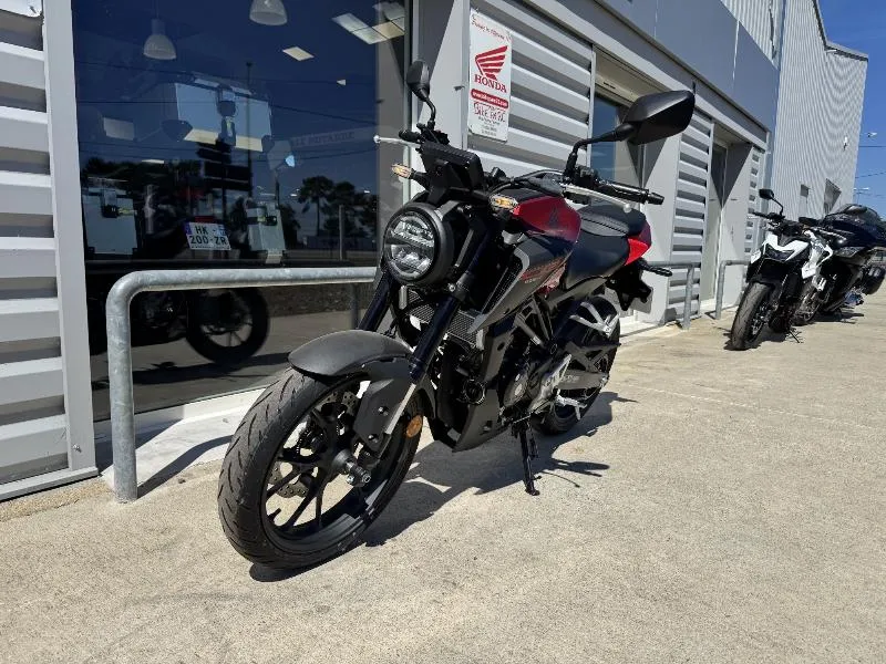 CB 125  R