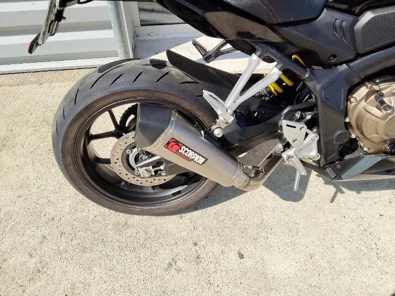 CBR 650  R