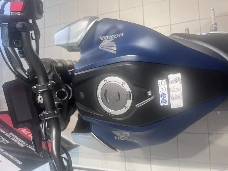 CB 125  R