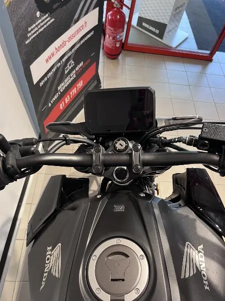 CB 125  R