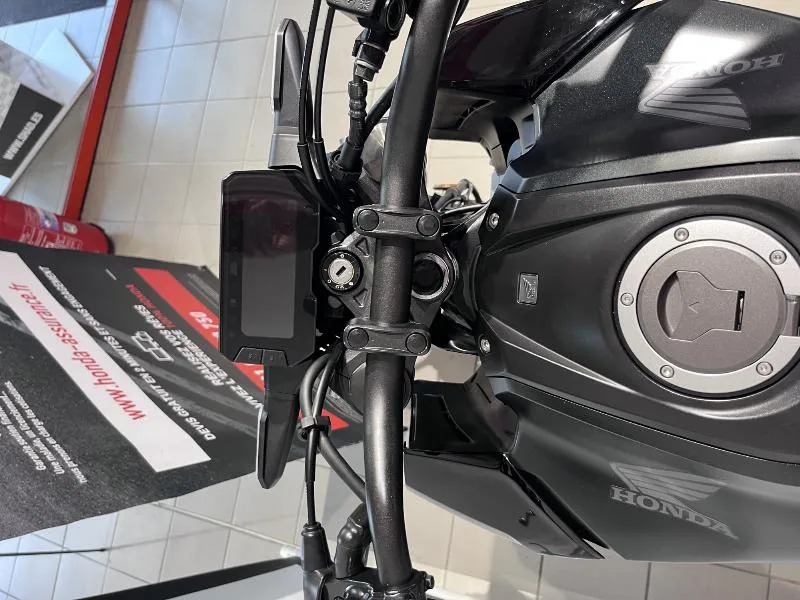 CB 125  R