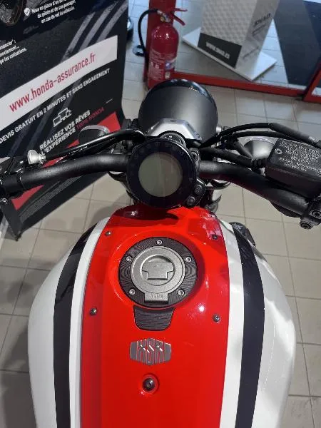 XSR 700 ABS