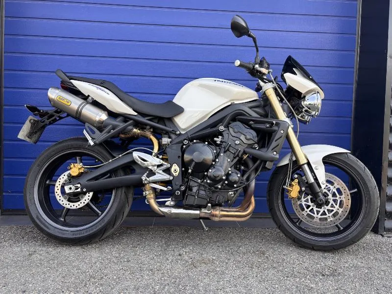 STREET TRIPLE 675