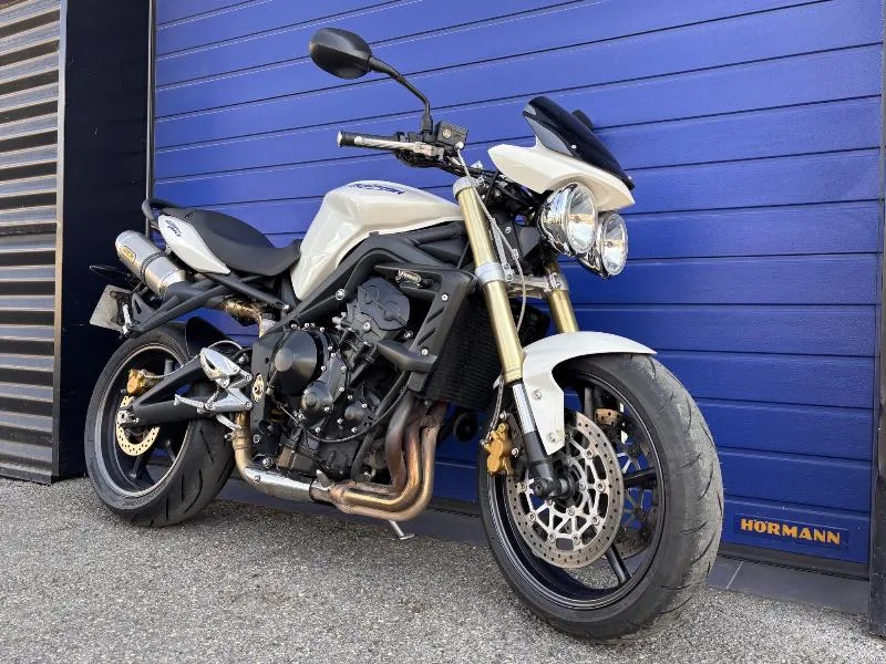 STREET TRIPLE 675