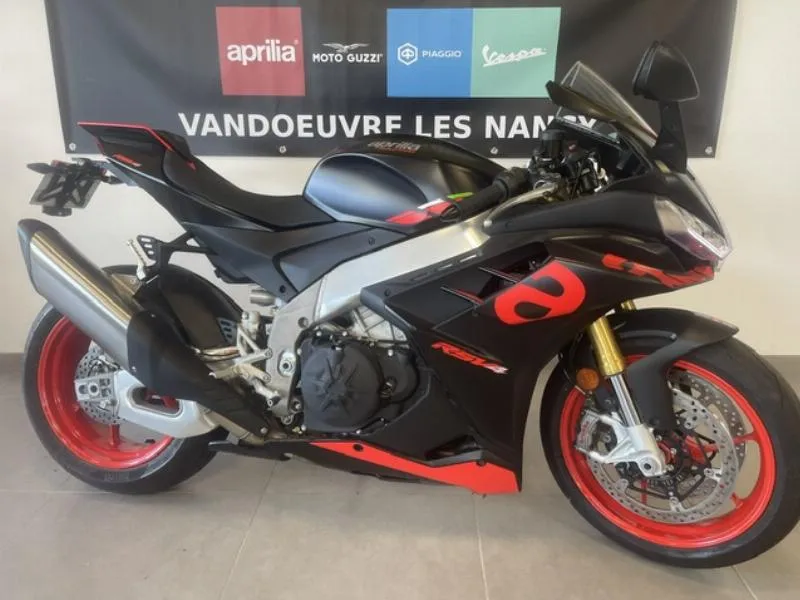 RSV4 1100 RR