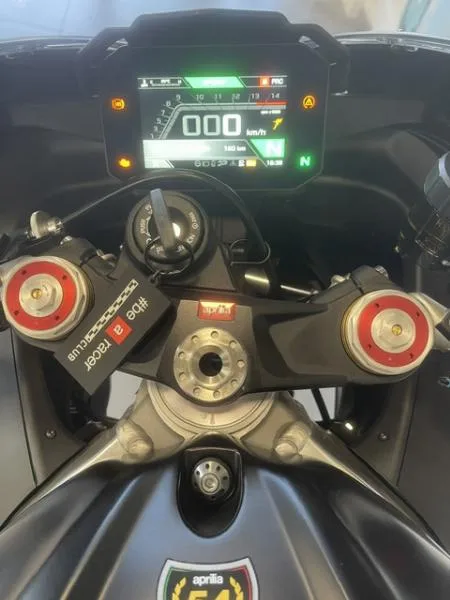 RSV4 1100 RR