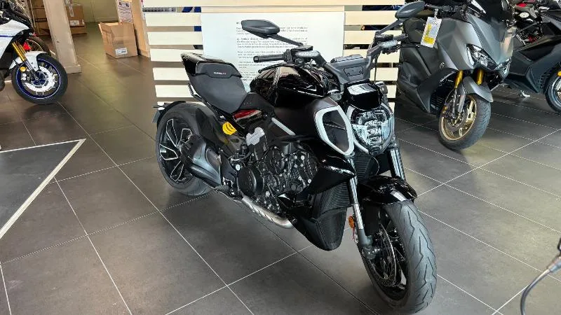DIAVEL V4