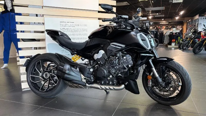 DIAVEL V4