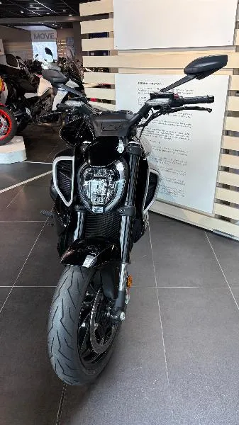 DIAVEL V4