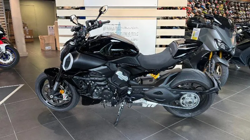 DIAVEL V4