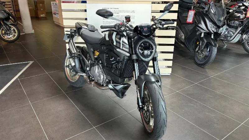MONSTER 900