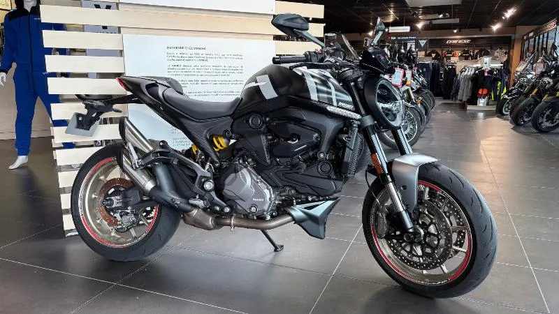 MONSTER 900