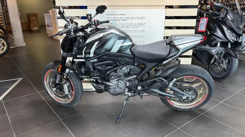 MONSTER 900
