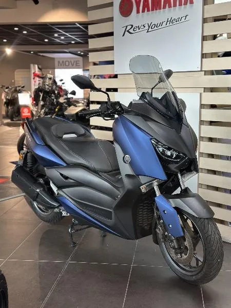XMAX 300