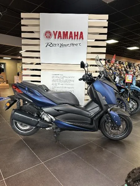 XMAX 300