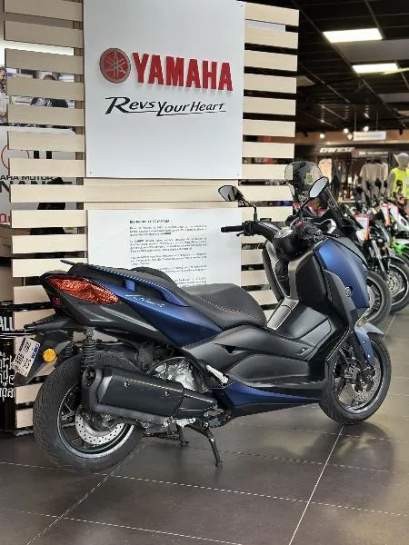 XMAX 300