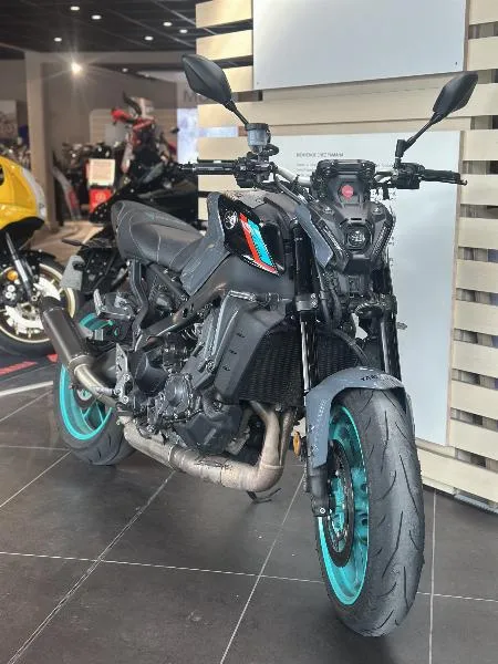 MT09