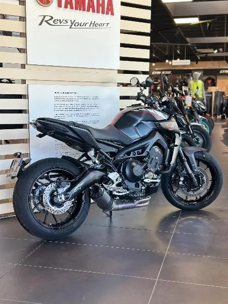 MT09