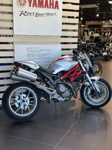 MONSTER 1100