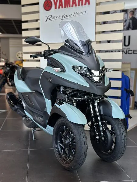 TRICITY 300
