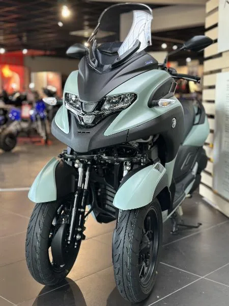 TRICITY 300