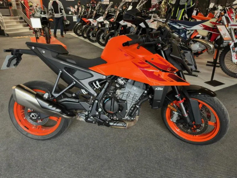SUPER DUKE 990