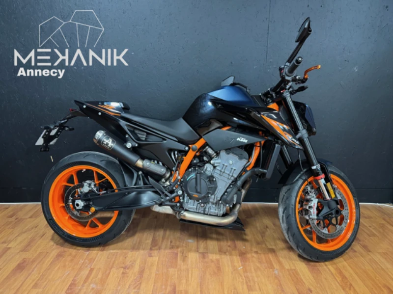 890 DUKE R