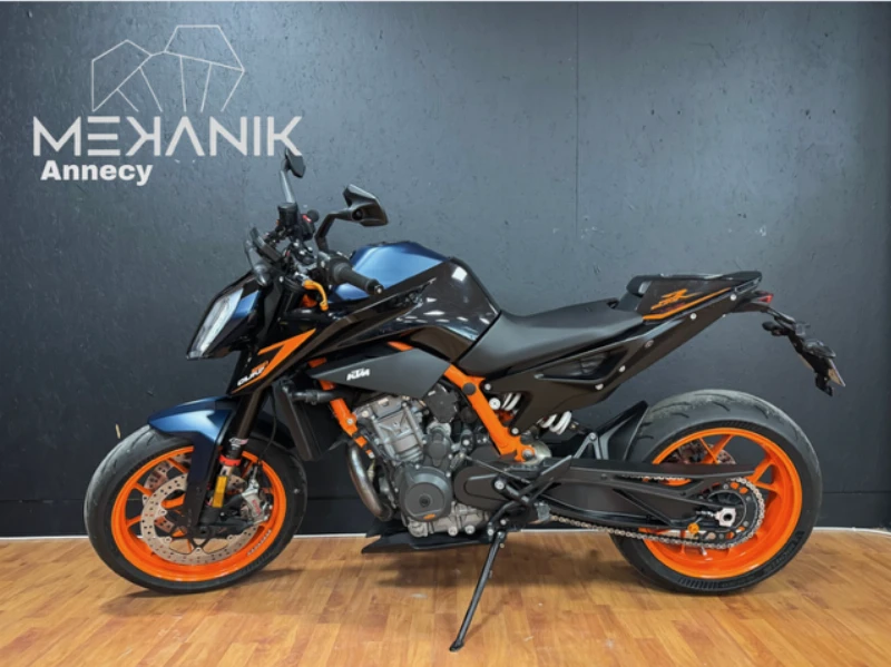 890 DUKE R