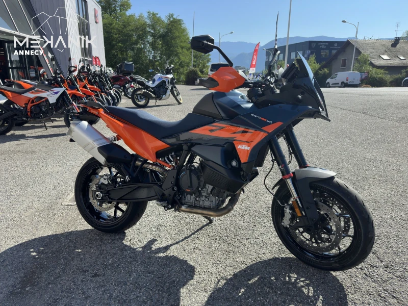 890 SMT