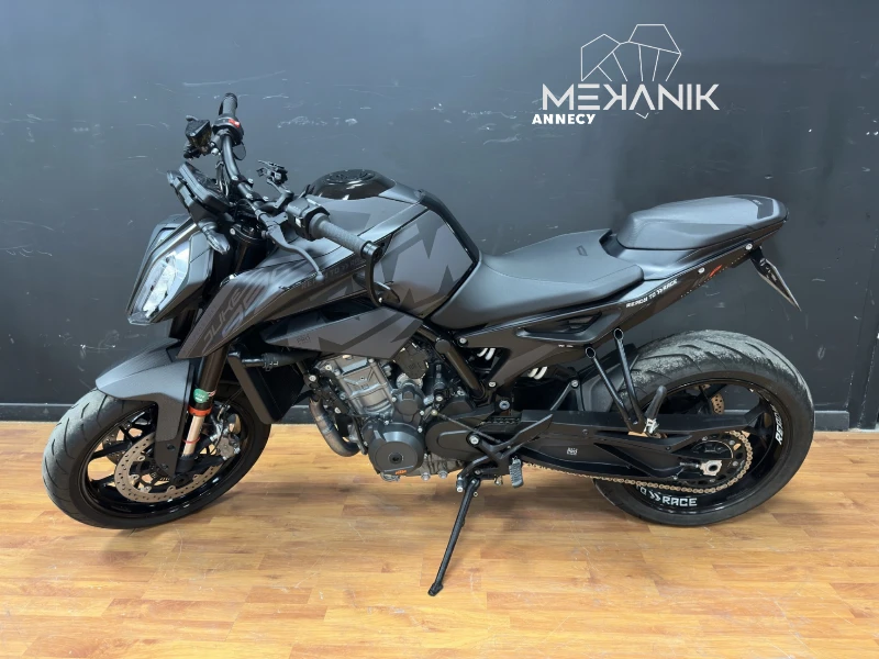 890 DUKE