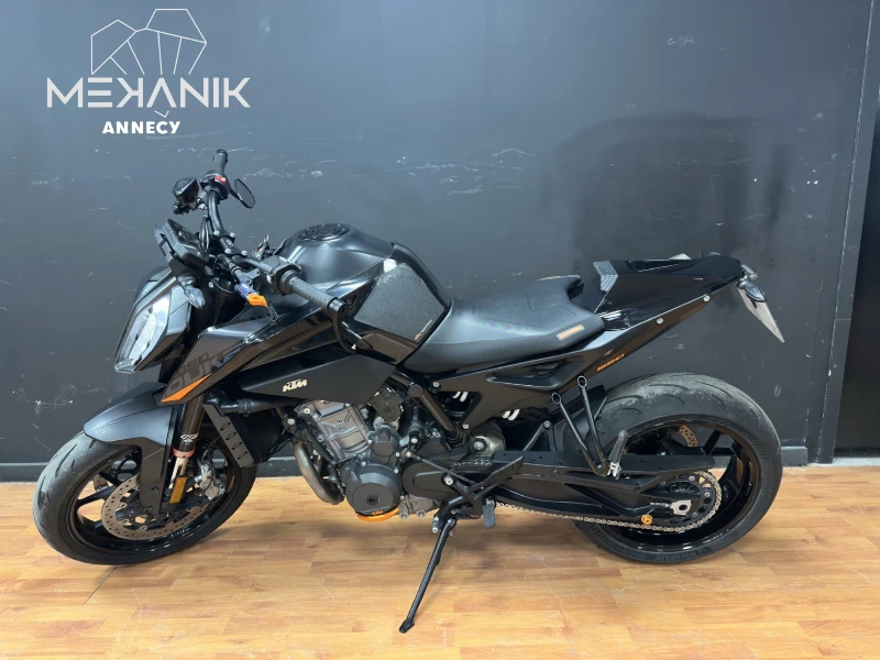 890 DUKE L