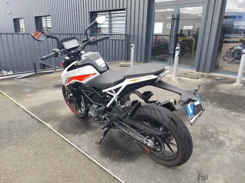 390 DUKE ABS