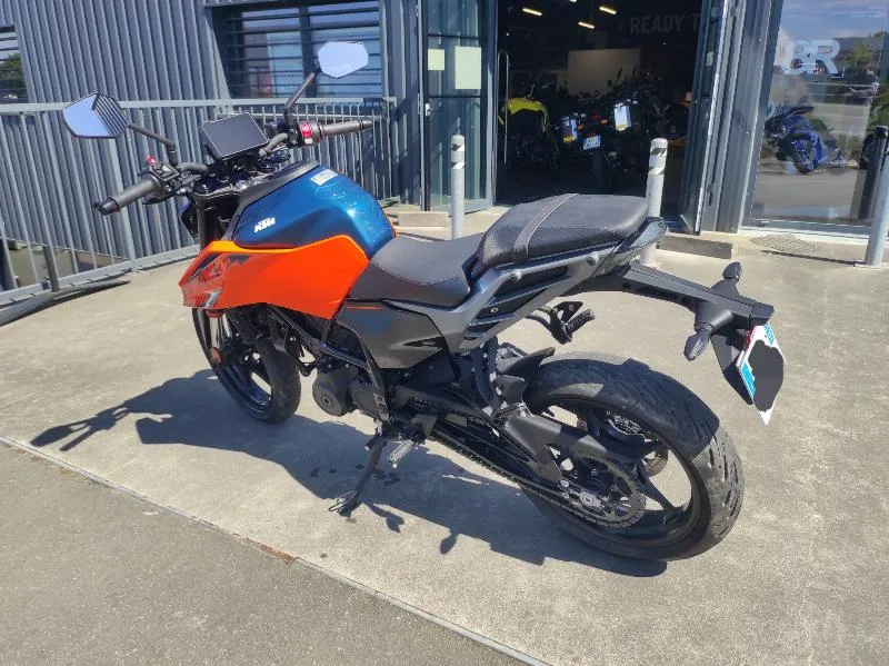 125 DUKE ABS