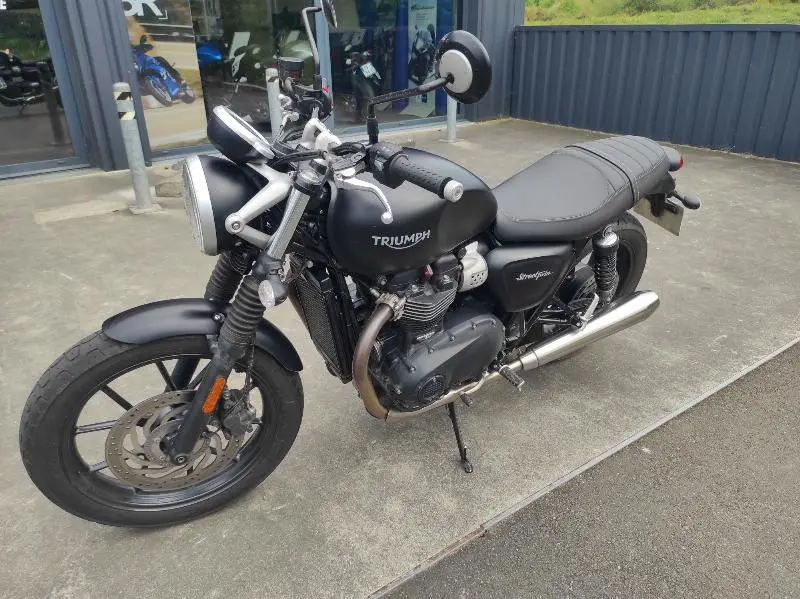 STREET TWIN  900