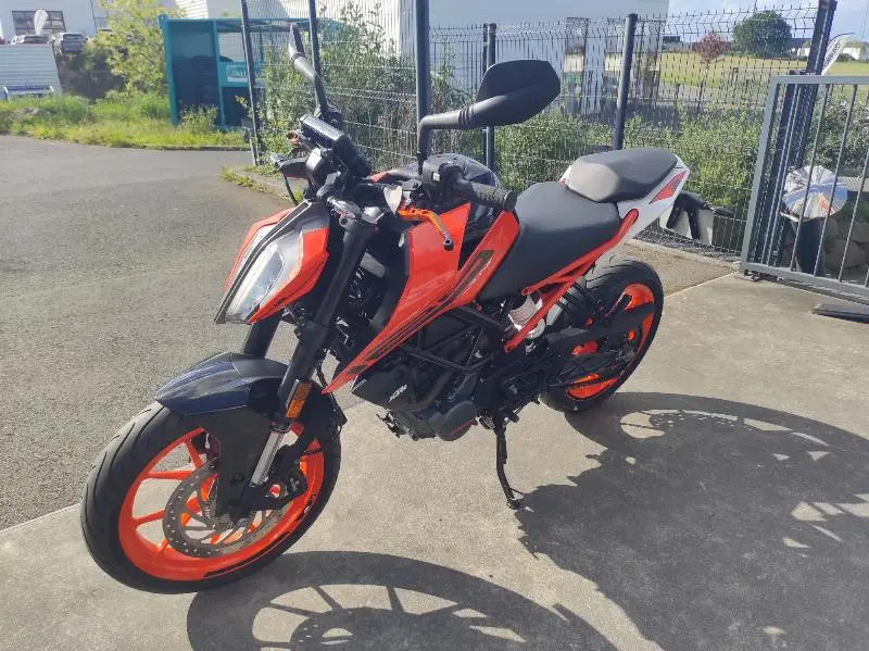 125 DUKE ABS